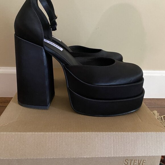 Steve Madden ‘Charlize” Black Satin Stacked Platform Mary Jane’s - Picture 2 of 6
